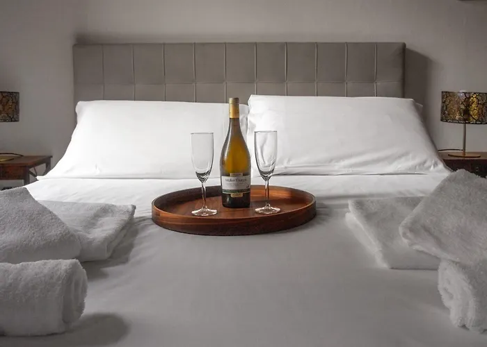 Imperial House San Calisto 7 *